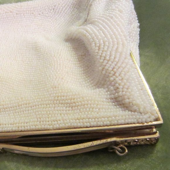 Broadway Exclusive White Sequined Floral Beaded Handbag MOP On Brass Frame - Picture 14 of 15